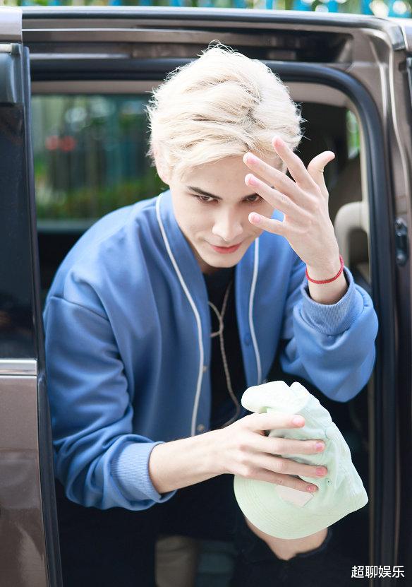 利路修|创造营：刘宇蓝发眼镜杀，利路修换发型成颜值担当，不想逃跑了？