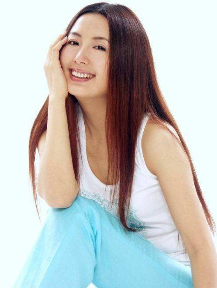 杨童舒|杨童舒：34岁在剧组意外怀孕，儿子5个月早产，丈夫身份成谜