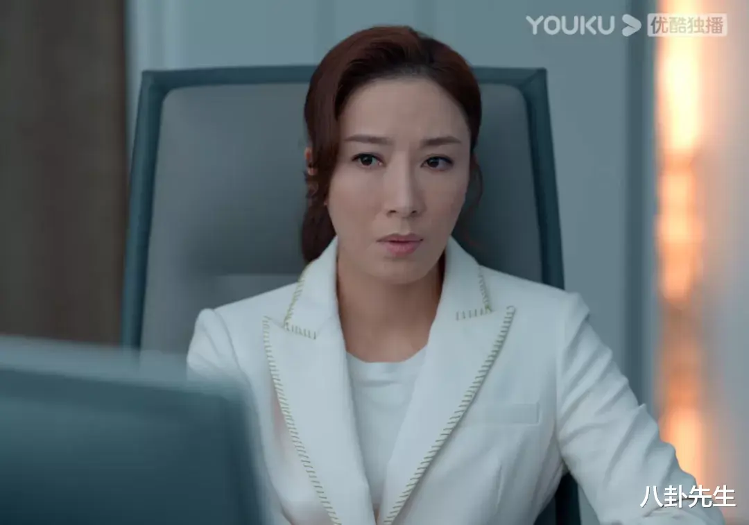 家族荣耀|阵容强大的合拍剧《家族荣耀》，女演员的妆发居然这么土？