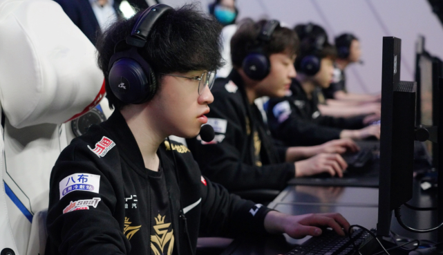 季后赛|V5十一连败无缘季后赛!成最先备战2022春季赛的战队!