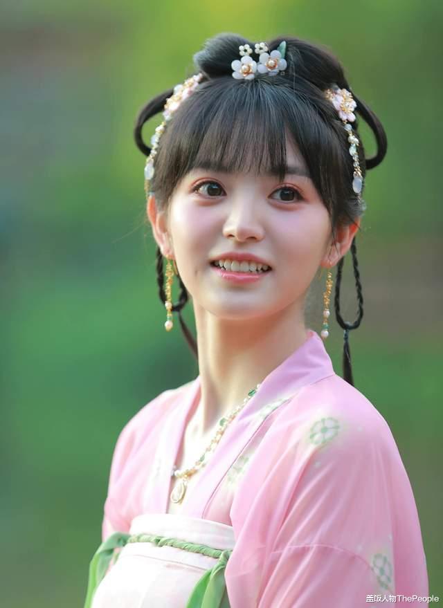 吴君如|内娱女明星都“卷”到古风写真了，男明星还在求宽容