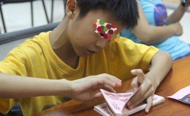 萌孩的控 13岁女孩花70万约稿火上热搜,家长放言:不退款,就毁掉画圈