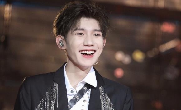 王源|王源拥有“铁饭碗”，新身份考察三年才公开，比当明星光荣多了