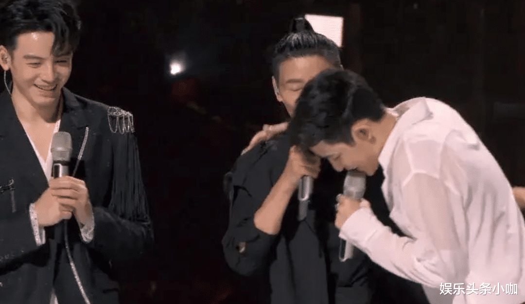 gai|又翻车！宠妻人设崩了，撩骚粉丝被锤？