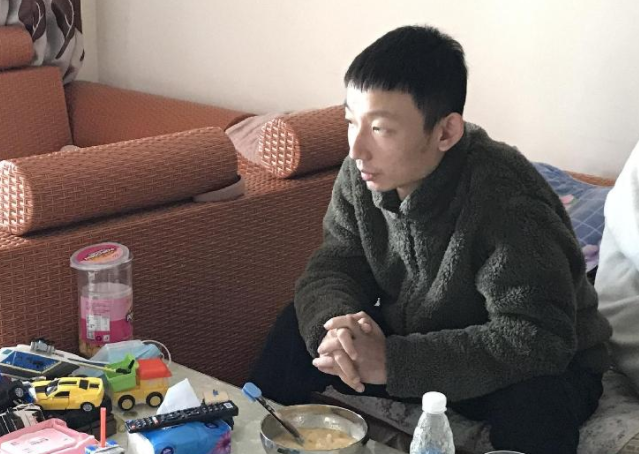 李昕言温度空间|郭威认亲，赣州商会横幅庆祝，姚策认亲，家族亲戚院里相聚，差距