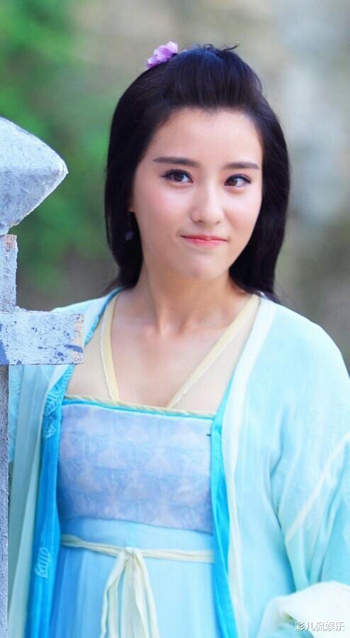 花千骨|有种逆袭叫“轻水”，《花千骨》中其貌不扬，如今美到不敢认！