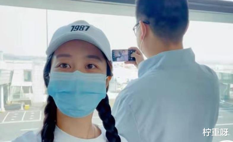 柠重呀 继田静晒家人温馨画面后，杜新枝一家也晒全家福，女儿女婿很幸福