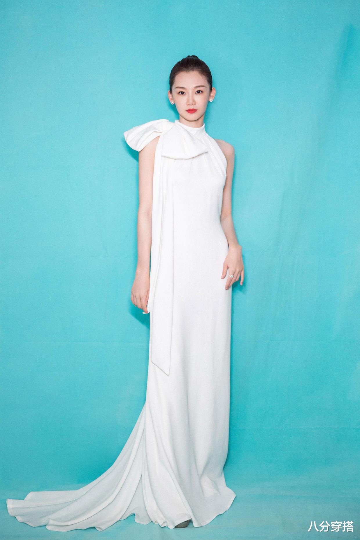 连衣裙|苗苗的身材真“饱满”，一袭拼色连衣裙时髦高级，郑恺真有眼光