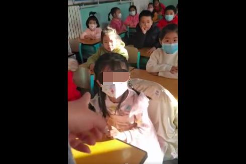教师|北京两名老师煽动全班学生一起孤立一孩子, 官方: 违反师德启动调查