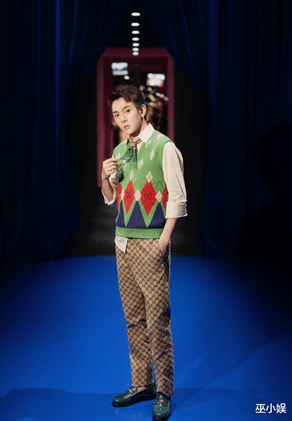 李佳琦|李佳琦近照曝光？面部暗黄身材矮小，与精修图判若两人？