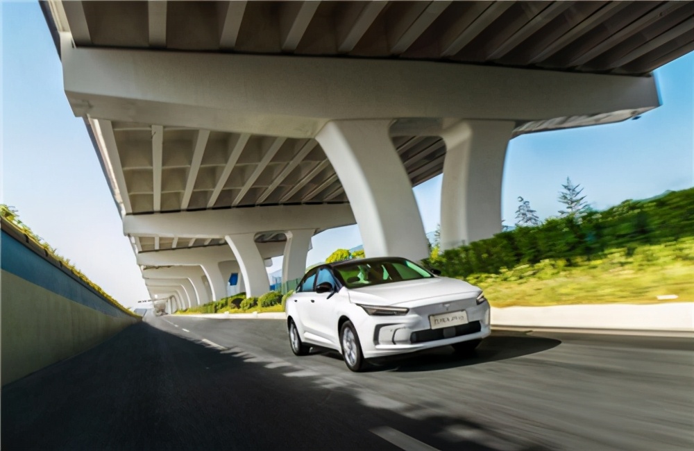 資訊實(shí)時(shí)報(bào) 純電汽車(chē)和傳統(tǒng)燃油車(chē)有什么不同? 買(mǎi)燃油車(chē)可能虧大了