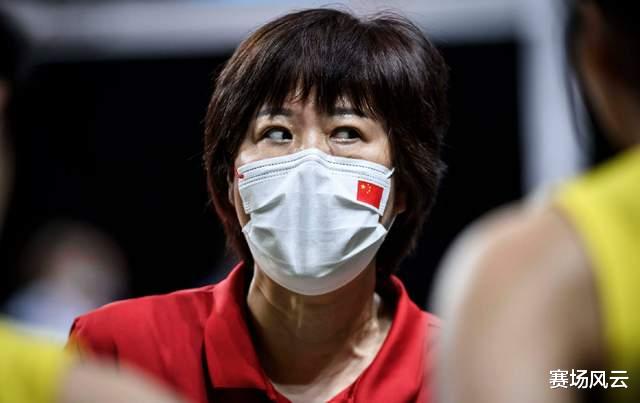 字母哥|中国女排惨遭第5败！刘晏含带着情绪打球，郎平重用栗垚打2位置