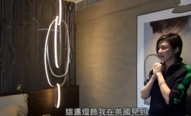 57歲關之琳獨居香港豪宅，床邊“鎖鏈”太搶鏡，單身生活令人羨慕-圖5
