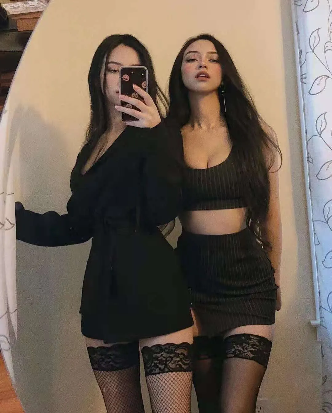 卡戴珊|秒杀卡戴珊姐妹!00后性感双胞胎爆红ins,网友疯了:真心扛不住