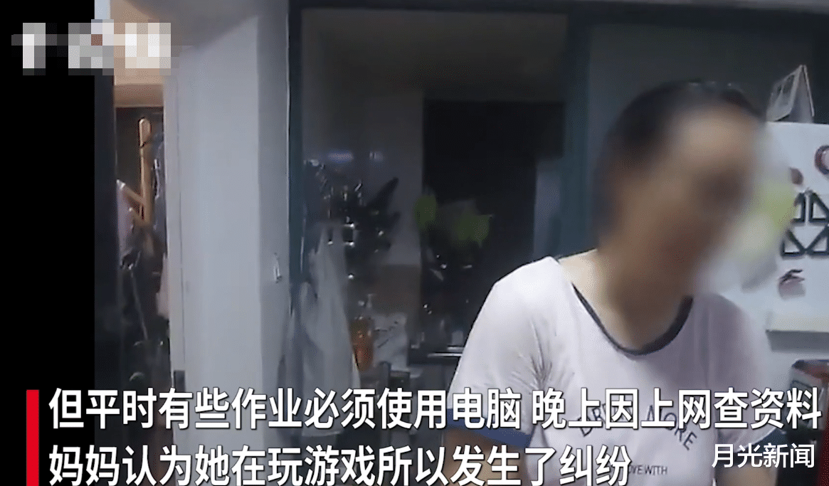 姚策 浙江11岁女孩拿羽毛球拍打妈妈，妈妈崩溃报警：她已经没底线了