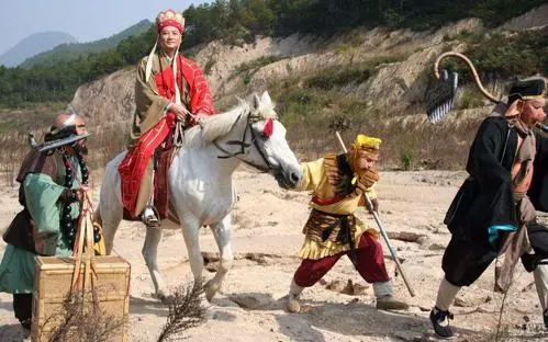 刘晓庆|比起“潘长江的翻车”，六小龄童的神操作，才真叫“晚节不保”