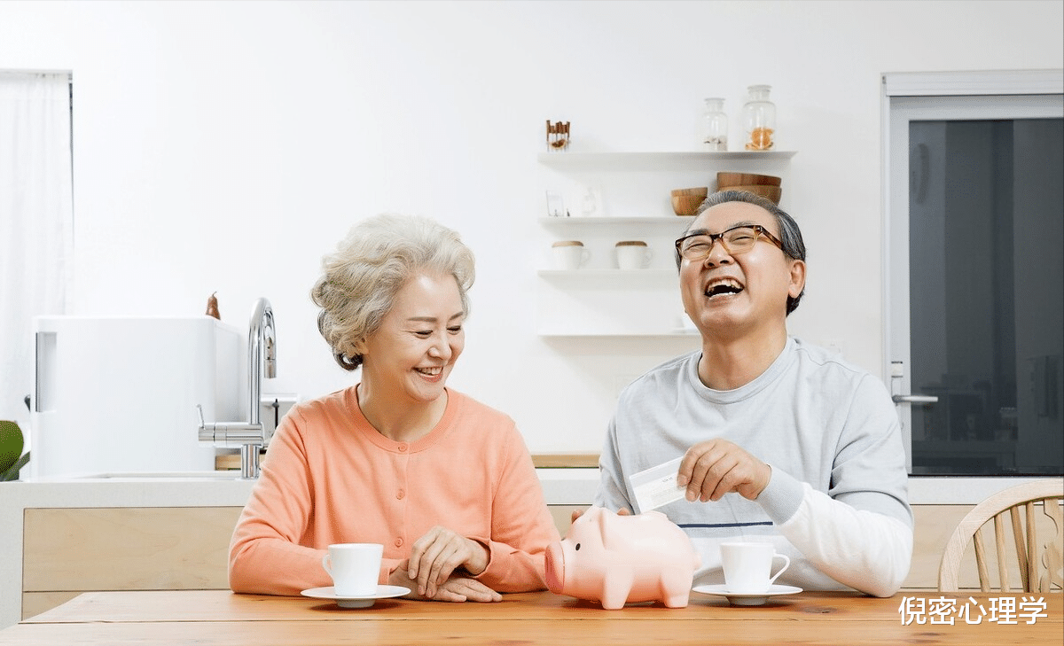 倪密心理学 80岁大妈的明智养老：不雇保姆不去养老院，而是花钱请儿媳养老
