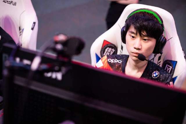 火箭筒|LPL迎榜首之战!EDG碰上劲敌FPX,收官战热度拉满LPL官方笑惨