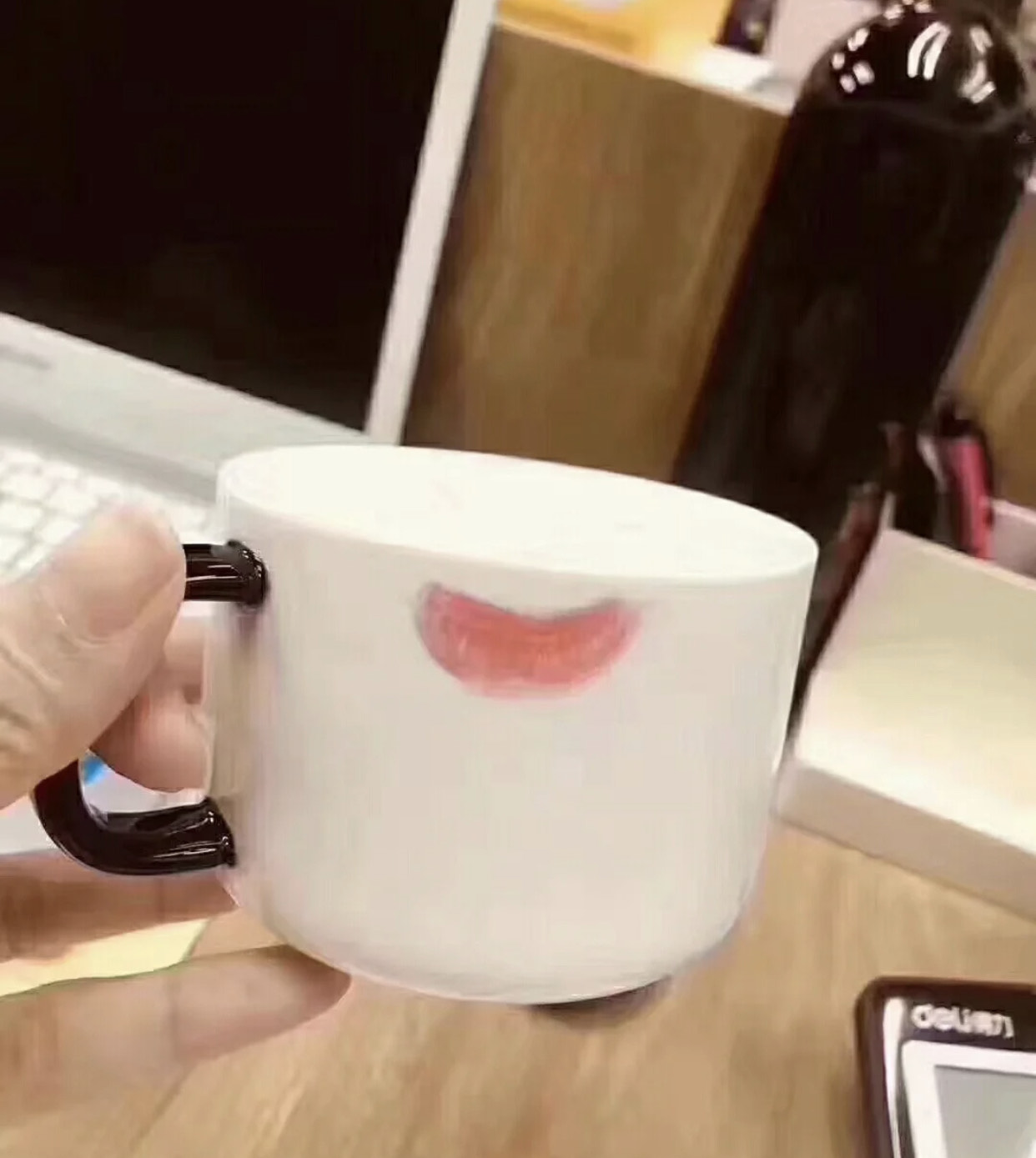 口红|YSL口红很火，为什么实际买的人不多？看完这4个缺点就懂了！