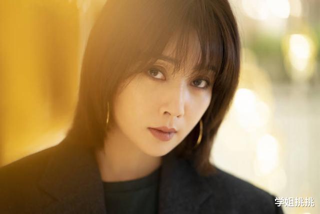 穿衣搭配|殷桃越来越年轻了，空气刘海搭配高马尾，穿牛仔衣好似女大学生