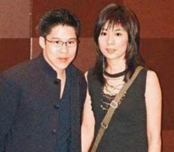 龚俊|郭晶晶陪婆婆和小叔子出席活动，与霍启刚“肢体语言”太有爱，气场不输婆婆