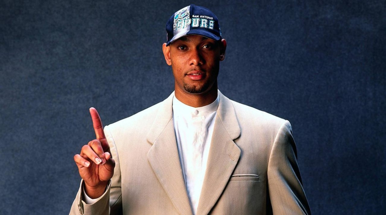 布克|状元+最佳新秀+MVP+FMVP有多难？历史仅4人做到，科比、乔丹靠边站！