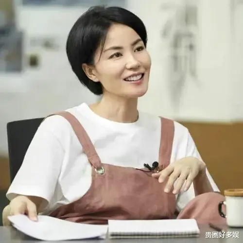 王菲|梁朝伟头一次和王菲见面,主动跟她打招呼,而王菲一脸高冷理都不理