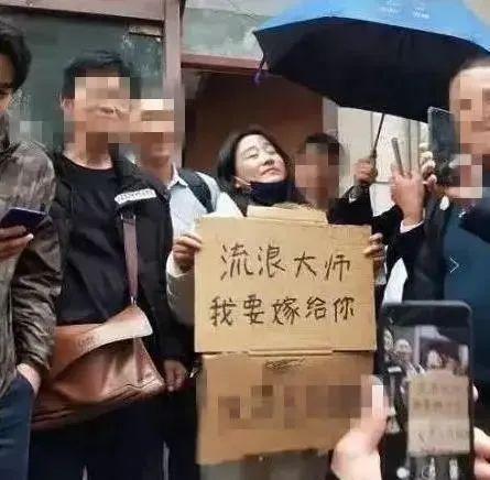 流浪大师|“流浪大师”沈巍终回应结婚传闻：从爆红到落寞，他经历了什么？