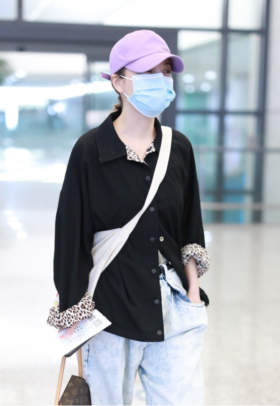 BiuFashion|吴昕38岁了还做“小甜妹”,亮色装点是关键,搭配时尚有灵气