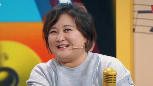 范丞丞|杨迪晒和贾玲睡在一起的照片随后秒删，“偷拍者”范丞丞被牵连了