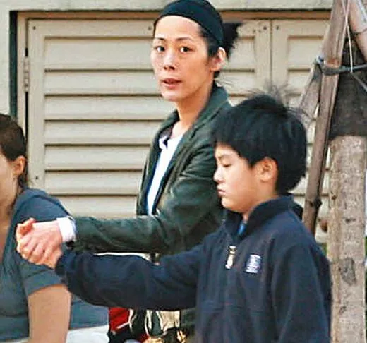 关淑怡|与和尚生子，和小23岁男主播玩母子恋，曾比王菲还红的她活成这样