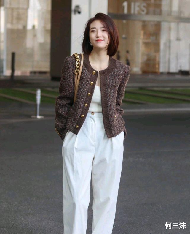 何三沫 35岁以上的女人如何穿搭才不显老？拒绝扮嫩，优雅大方才迷人