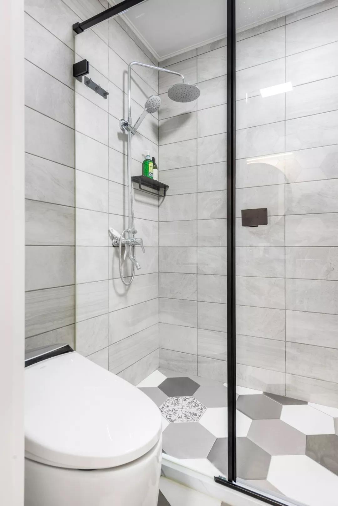 她家极简原木风，全屋干净清爽，氛围温馨舒适，生活简单纯粹