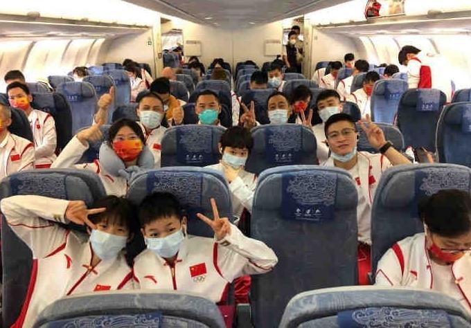 吴婉芳|全红婵抱着大玩偶，飞回祖国！郭晶晶盛赞：我跳了20年也没这么好