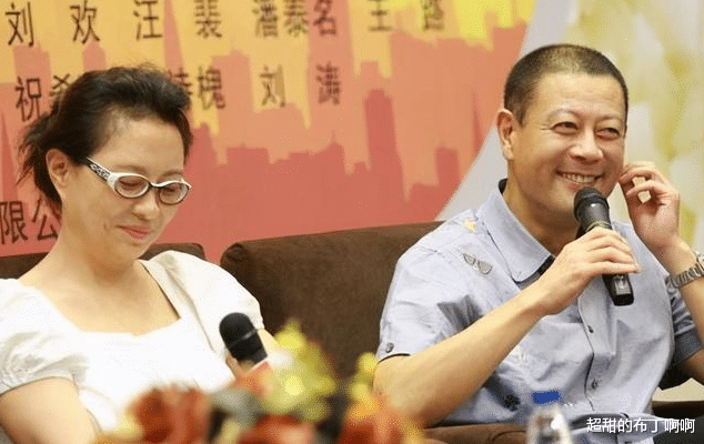 |60岁老戏骨巫刚，和陈瑾现身街头被拍，他和发妻离婚后，至今单身