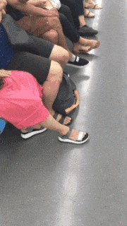 |“回家看到女朋友在瑜伽垫上睡着了，我是被绿了吗？”