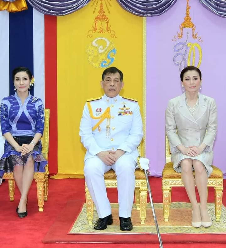 全球时尚风行|泰王室“铁三角”不再！苏提达连发花卉海报展现王后范，又变美啦