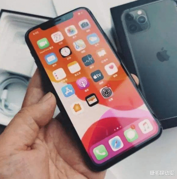 iPhoneSE|再也不碰lcd屏幕的手机了，比oled手机还要伤眼
