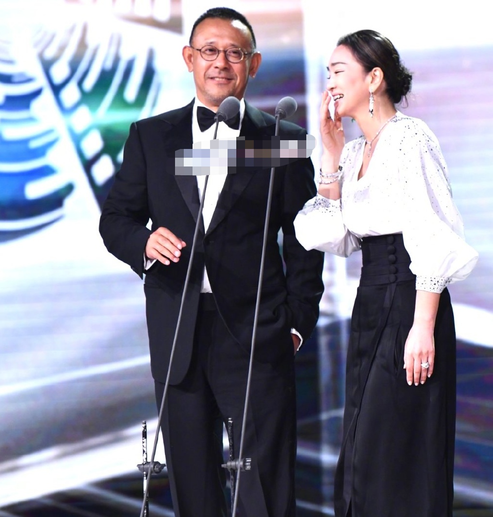 姜文|回忆杀!姜文巩俐再同台,姜文帅气绅士,巩俐女王也变害羞小女孩