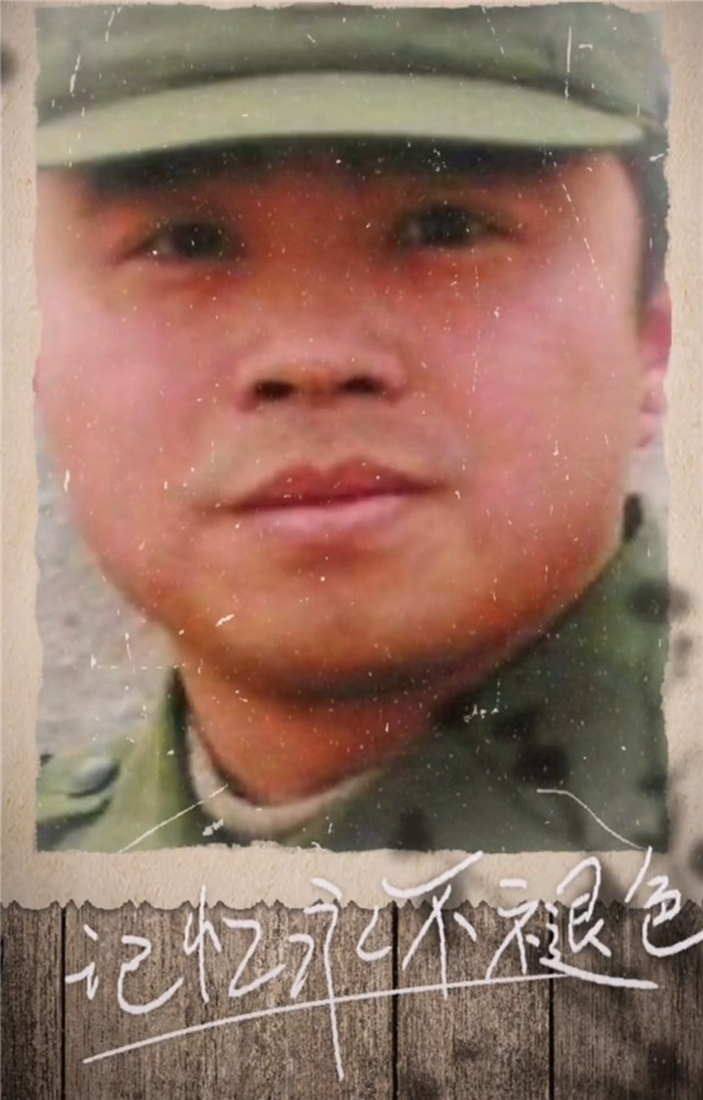 冯巩|冯巩晒自己学生的军装照，庆祝八一建军节，张小斐英气十足