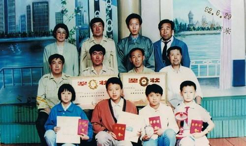 李玉刚|李玉刚：落魄时跳河自杀，被乞丐救下，父亲去世成他最伤心的事儿