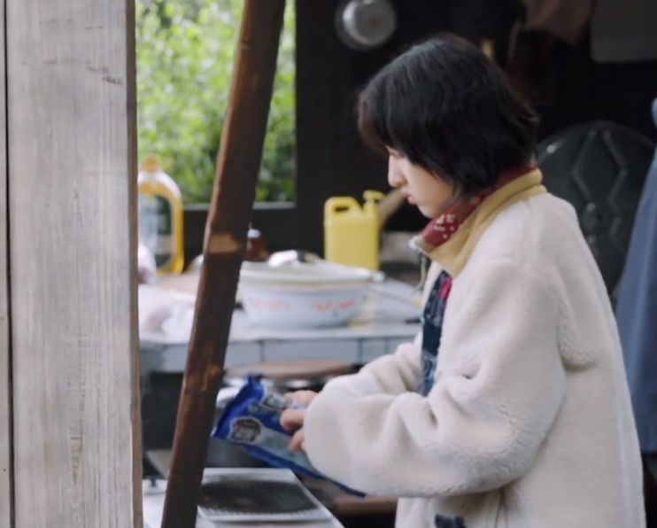 贾晓晨|一泡狗尿，张艺兴、陈赫、张子枫联手扯下了“向往的生活”遮羞布