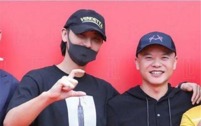 我独坐小窗一盏清茶 黄子韬名下公司解散，旗下艺人纷纷出走？你怕是忘了他的真实身份