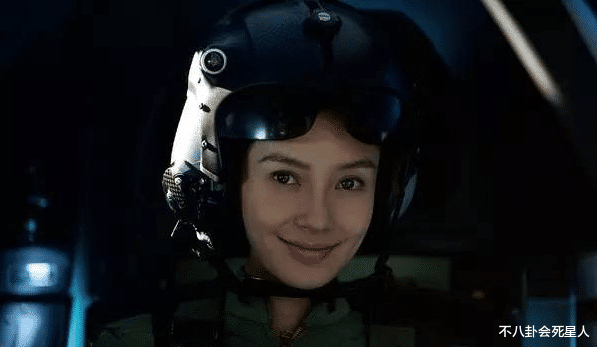 杨幂|让人笑着出戏的演员特征，黄轩的短手、杨幂的鼻孔、大宝贝的微笑