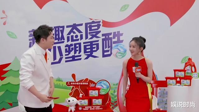 娱说时尚 赵丽颖晒出新造型，一袭红裙露背装太惊艳