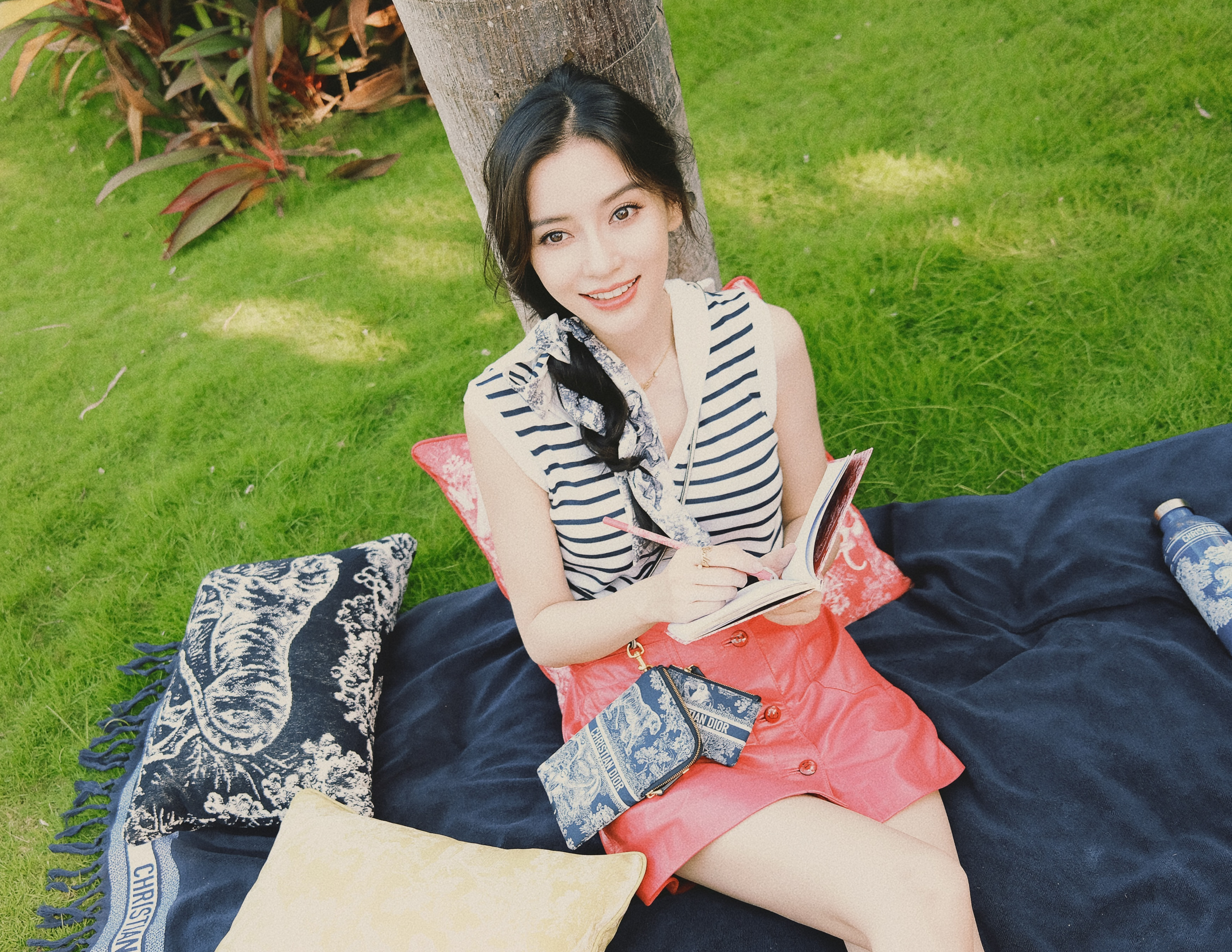 红珊瑚me|夏天出游用丝巾做头饰不错,浪漫甜美又有度假风情,Angelababy也很喜欢