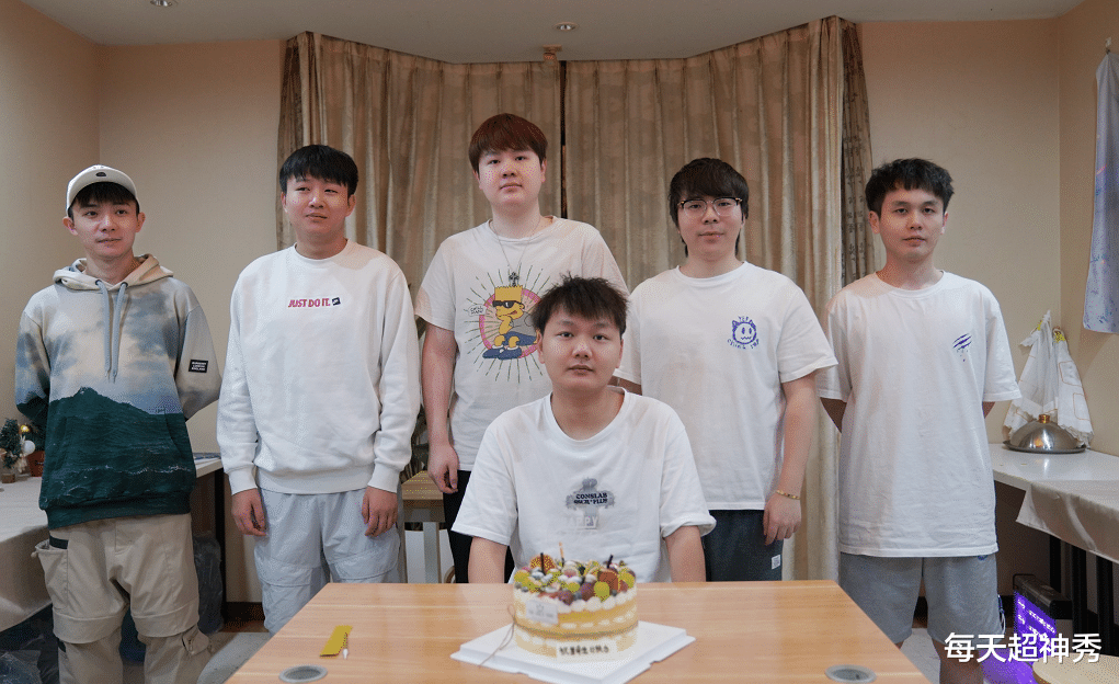 元尊|Doinb爆料：FPX不会签下IG义进哥，RNG想让小虎回中路