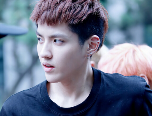 赵丽颖|高中没毕业却混成赢家的5大明星，个顶个优秀，这位身价12亿