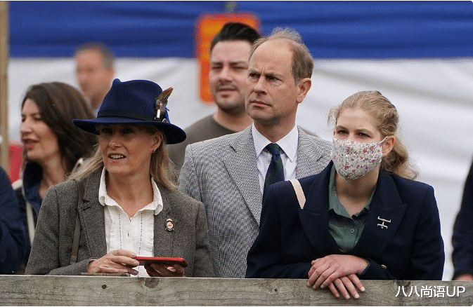 八八尚语UP|路易斯公主取代梅根,驾着马车飒爽英姿,不再是凯特婚礼上的花童