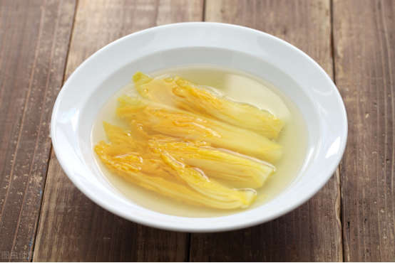 买白菜时，怎么判断白菜是否“喷甲醛”，菜贩支5招，轻松避开